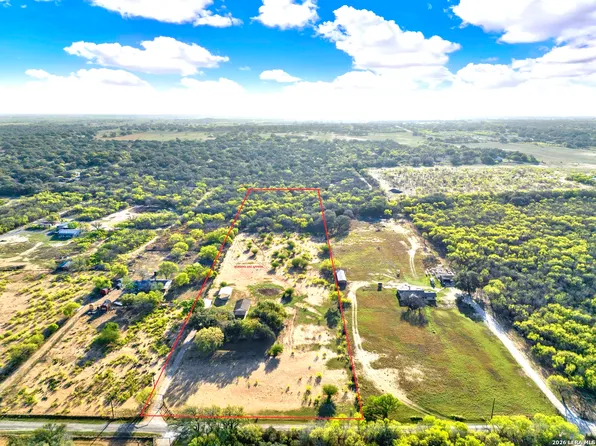 386 County Road 763, Devine, TX 78016