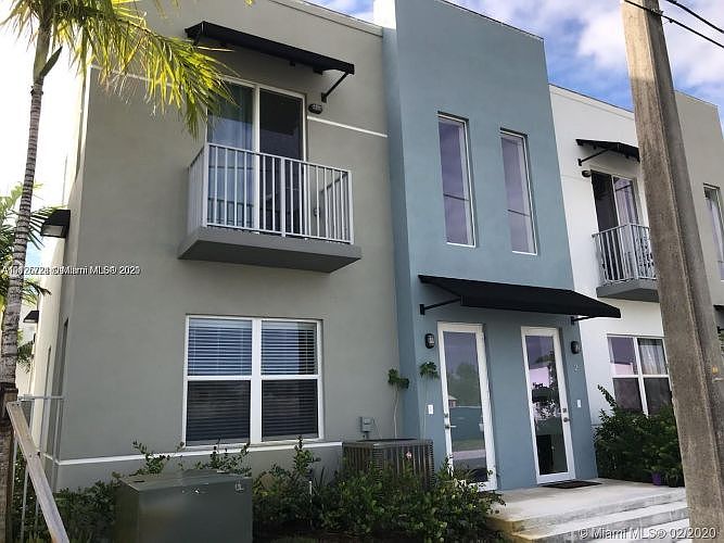 1st image of 420 NE 35th Ct #1