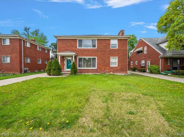 2180 Vernier Rd, Grosse Pointe Woods, MI 48236