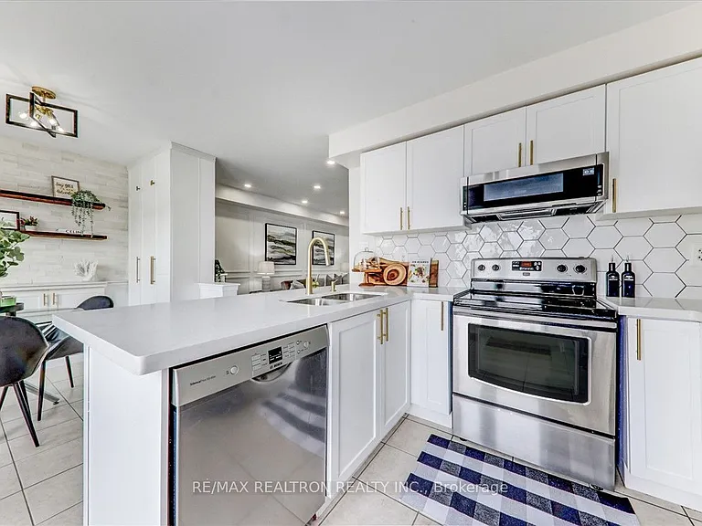76 Gas Lamp Ln — Photo 5
