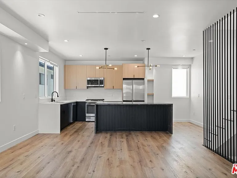 839 N McCadden Pl #B — Photo 3