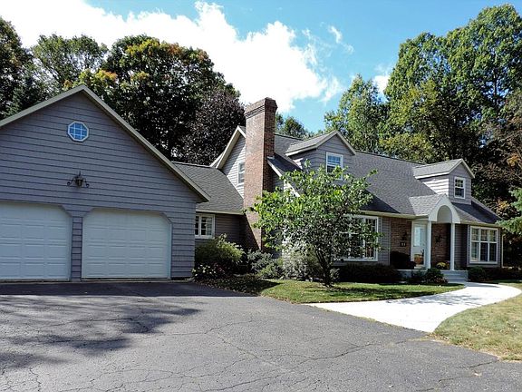 3rd image of 910 Cypress Ct