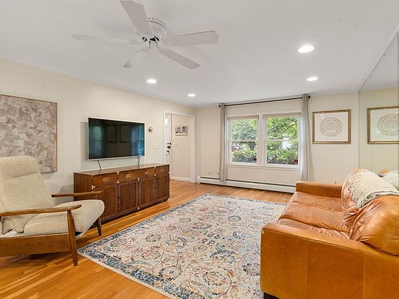 3rd image of 2 Town House Dr Unit 2