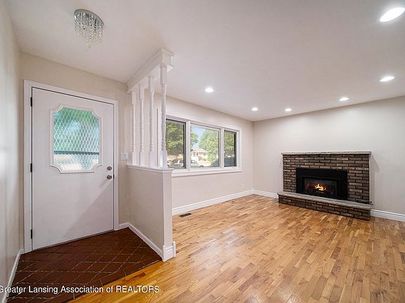 3rd image of 1019 Eugenia Dr