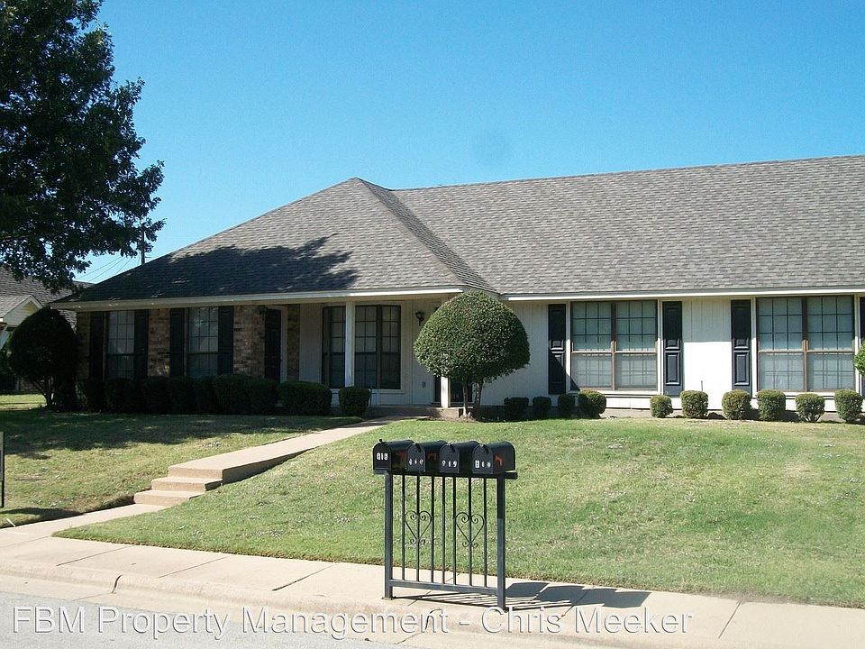 1st image of 814 Biloxi Dr