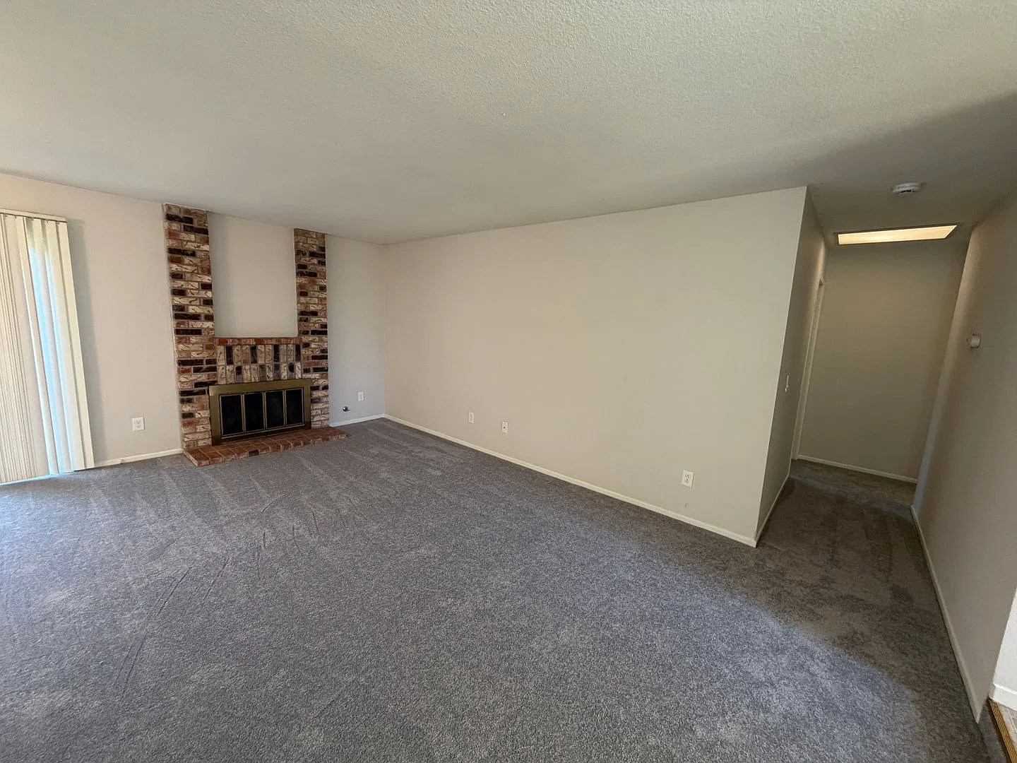 Beautiful Home in Desirable Neighborhood — Photo 4