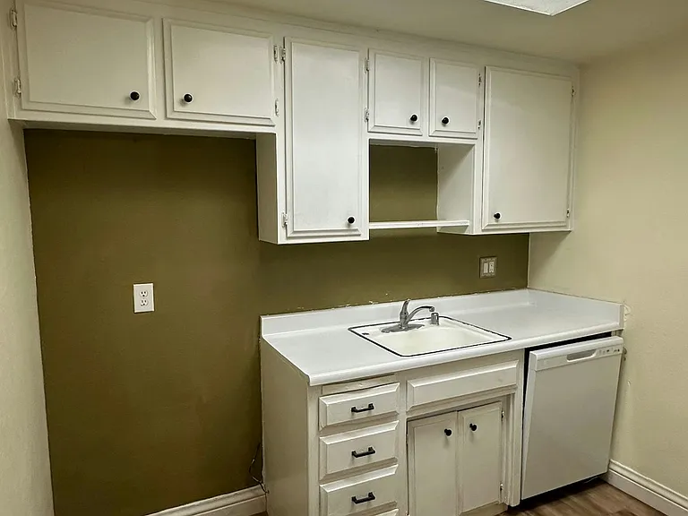 7049 Peachtree Ave — Photo 2
