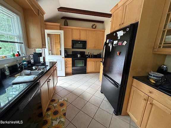 3rd image of 20 Sullivan Ln