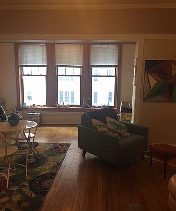 4th image of 1044 W Bryn Mawr Ave #3