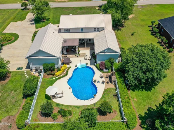 1210 Trevor Cir, Thomasville, AL 36784