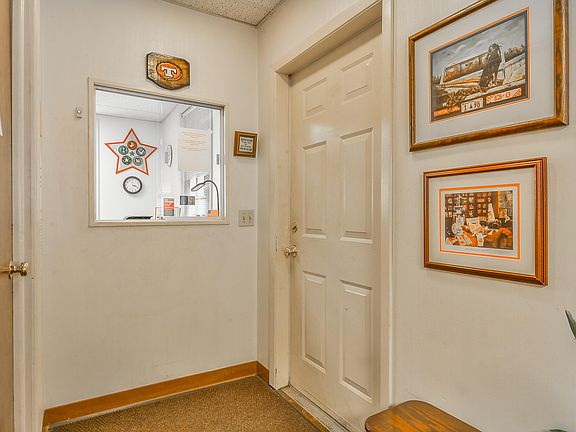 5th image of 513 E Unaka Ave