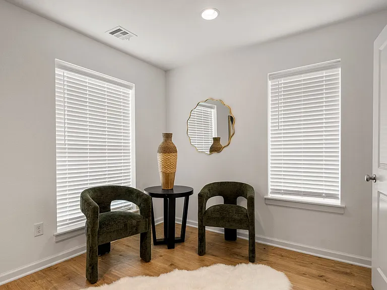Now offering One & Half Month Free Rent *Advertised Rate is Reflective of Special Offer!* — Photo 21