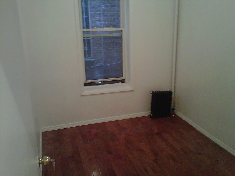 2nd image of 20 Avenue O #1