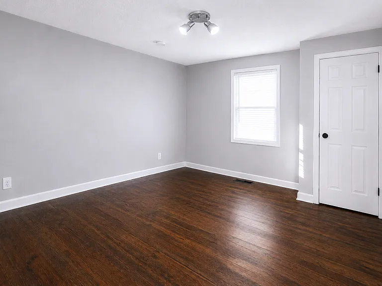 501 Franklin Blvd — Photo 7