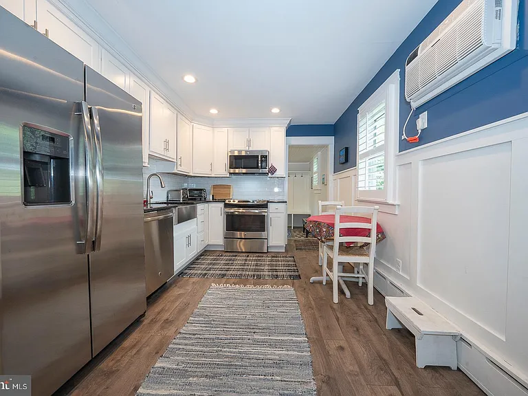 533 Monument Ave — Photo 12
