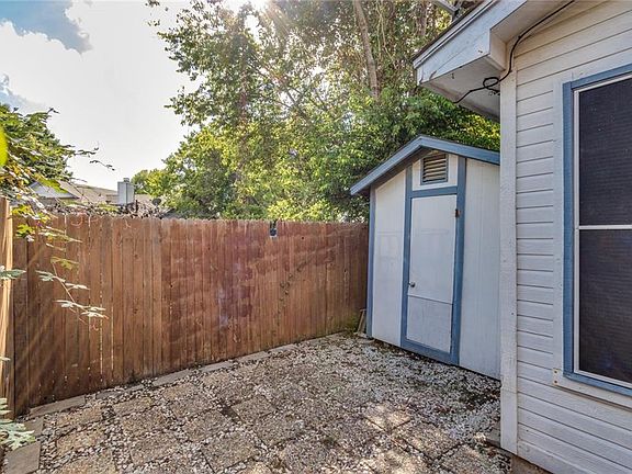 5th image of 967 Fairbanks Cir