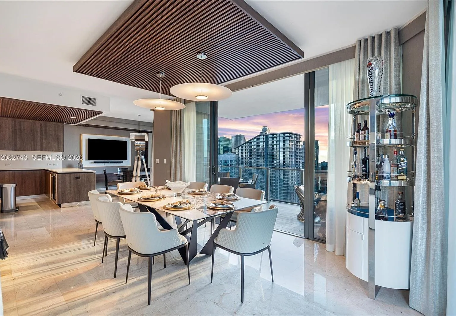 Rise Condo — Photo 3