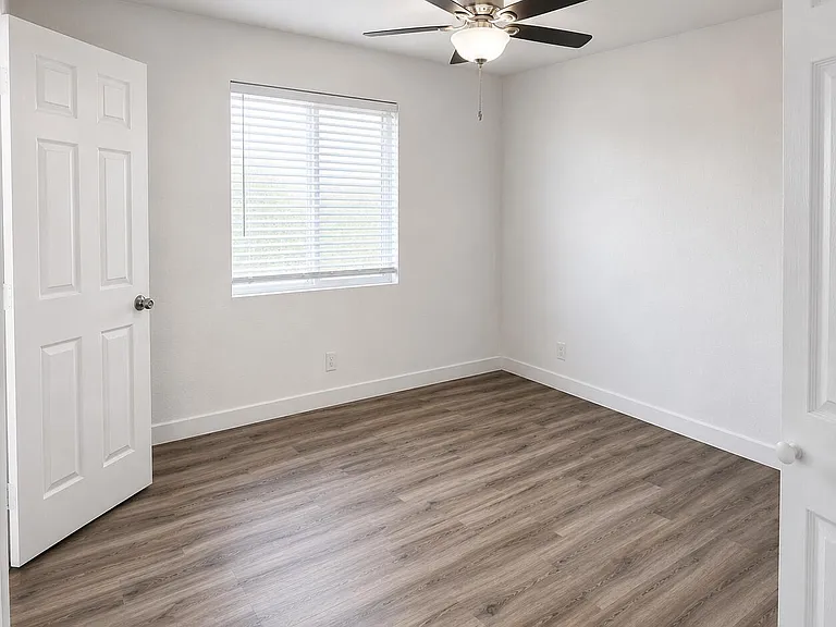 4326 E Glenrosa Ave — Photo 14