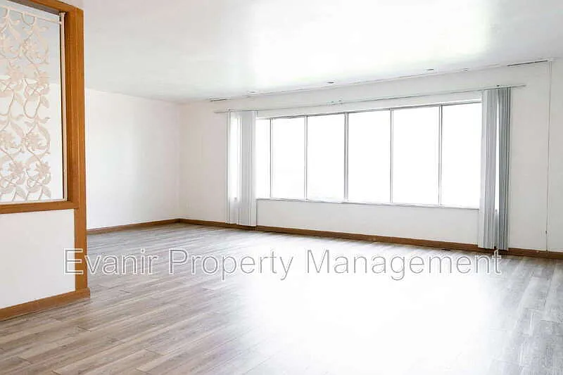 1 bed, 2.0 bath, 2093 sqft, $990 — Photo 4