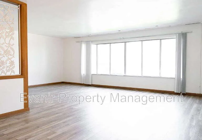 528 Heather Dr #1 — Photo 3