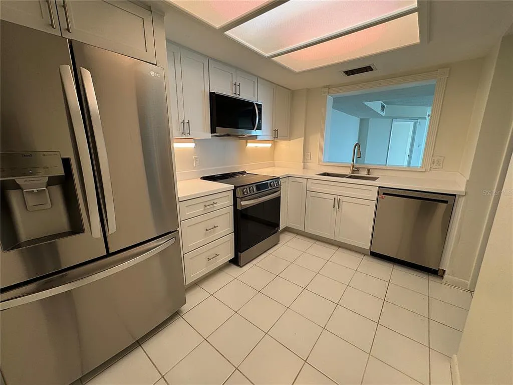 2 bed, 2.0 bath, 1560 sqft, $3,700 — Photo 4