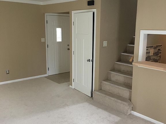 3rd image of 2465 Indianola Ave