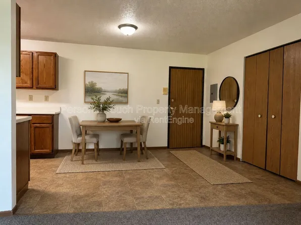 3302 12th St S #103, Moorhead, MN 56560