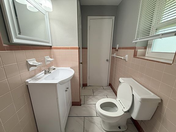 4th image of 17 Hollis St Unit B