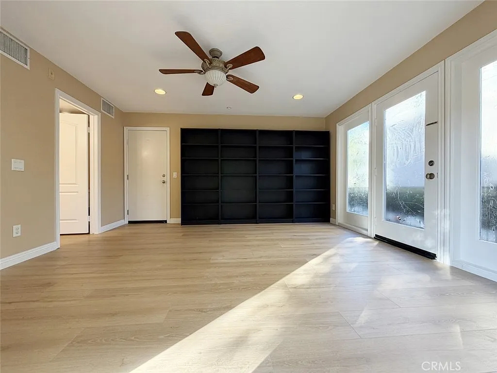 3 bed, 3.5 bath, 1595 sqft, $4,200 — Photo 3