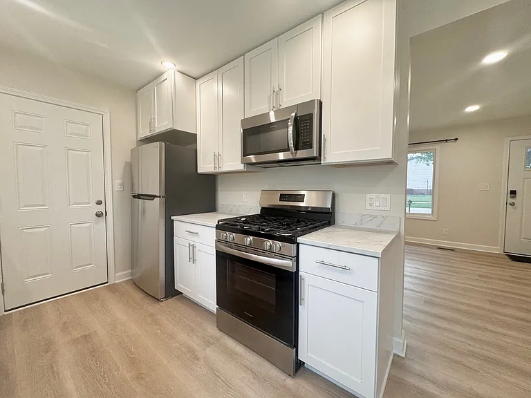 317 Hadleigh Rd — Photo 4