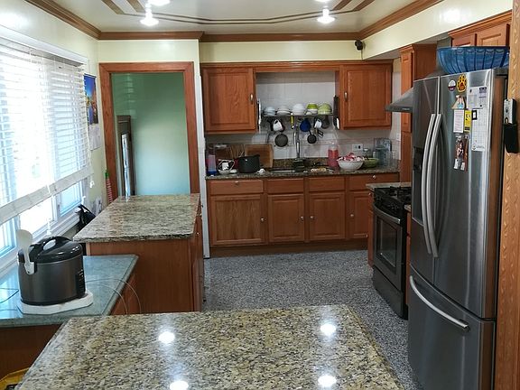5th image of 3811 Louise St