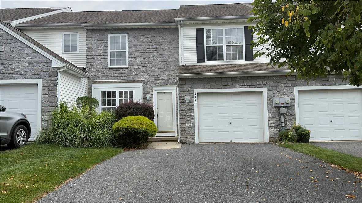 3 bed, 2.5 bath, 2282 sqft, $2,800 — Photo 1