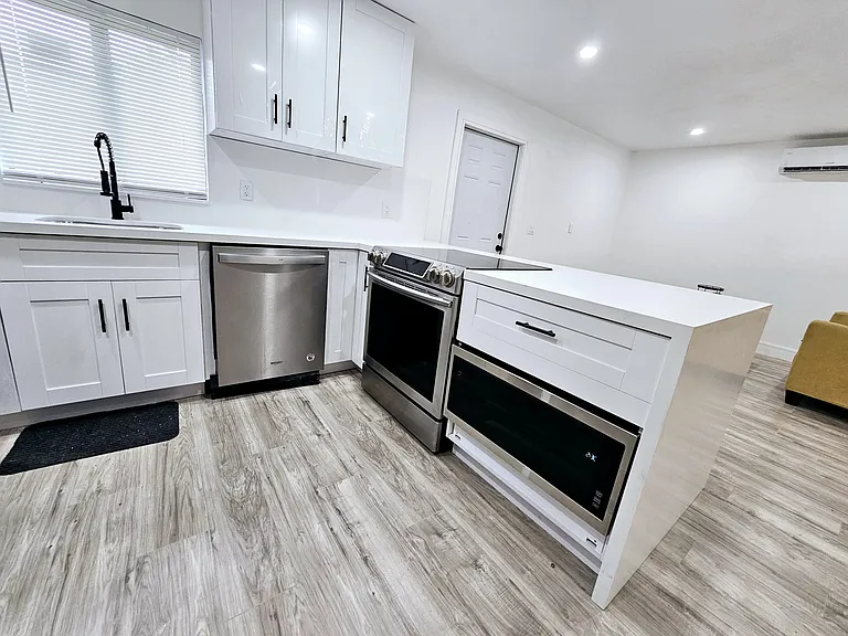 5000 SW 26th Ave — Photo 12