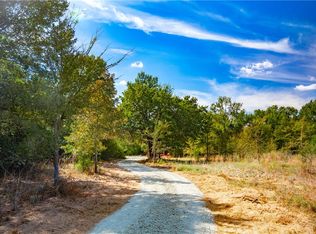 12428 Red Hill Rd, Hearne, TX 77859