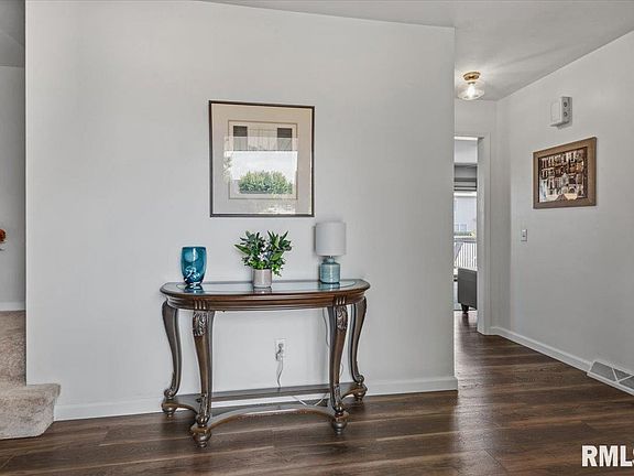4th image of 3220 Red Bud Ln