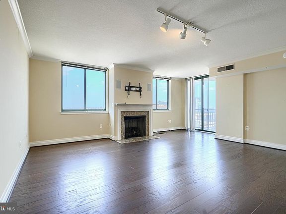 5th image of 414 Water St Unit 1513