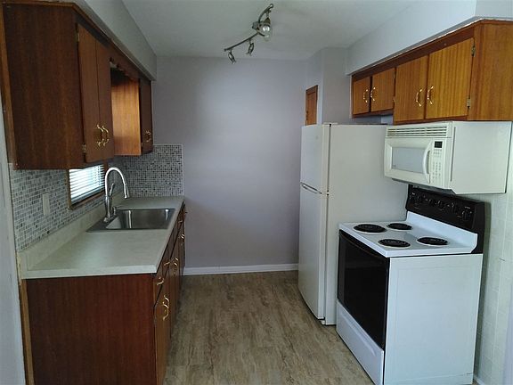 3rd image of 2419 Pierce Ave