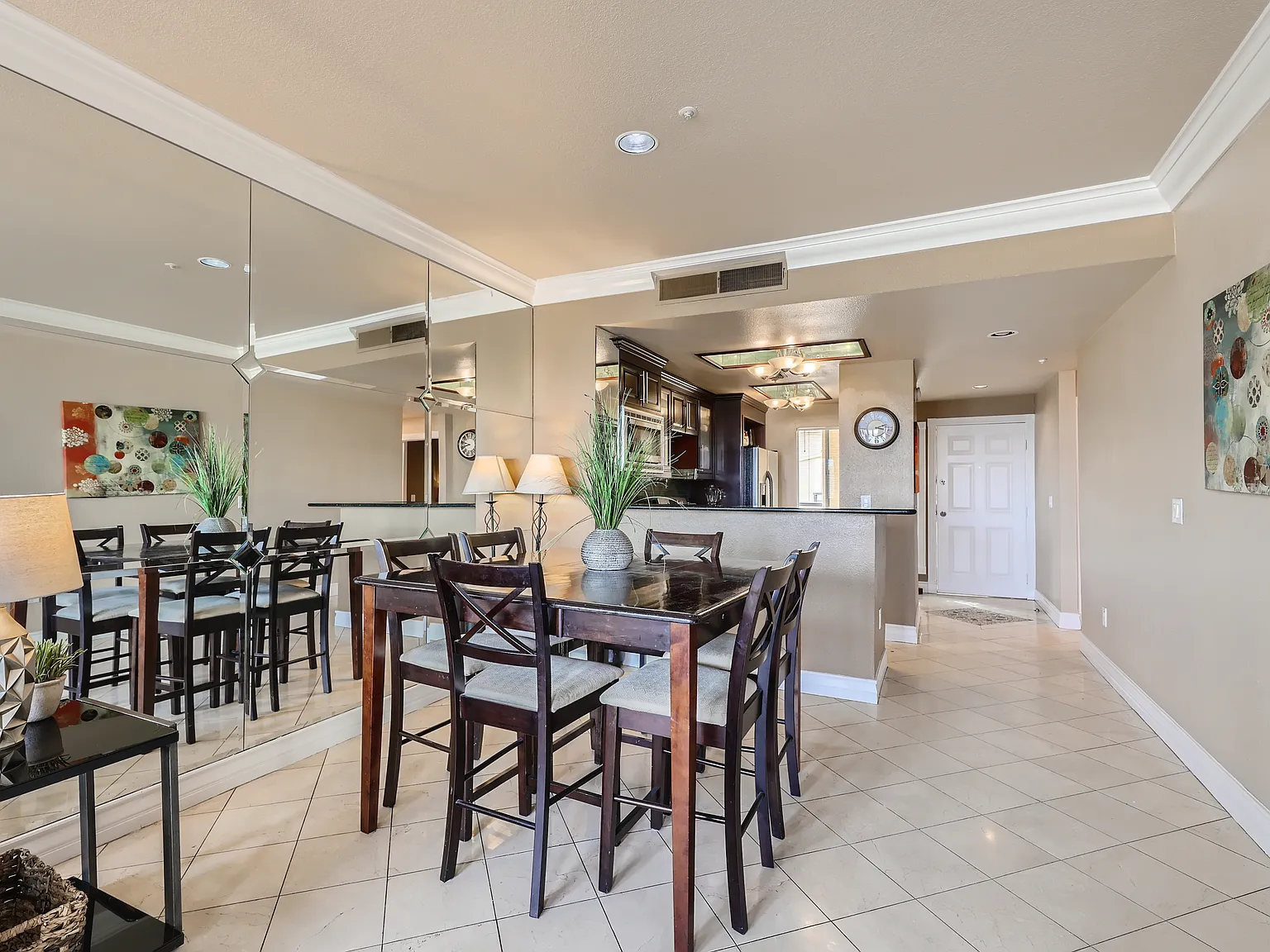 2 bed, 974 sqft, $2,100 — Photo 2