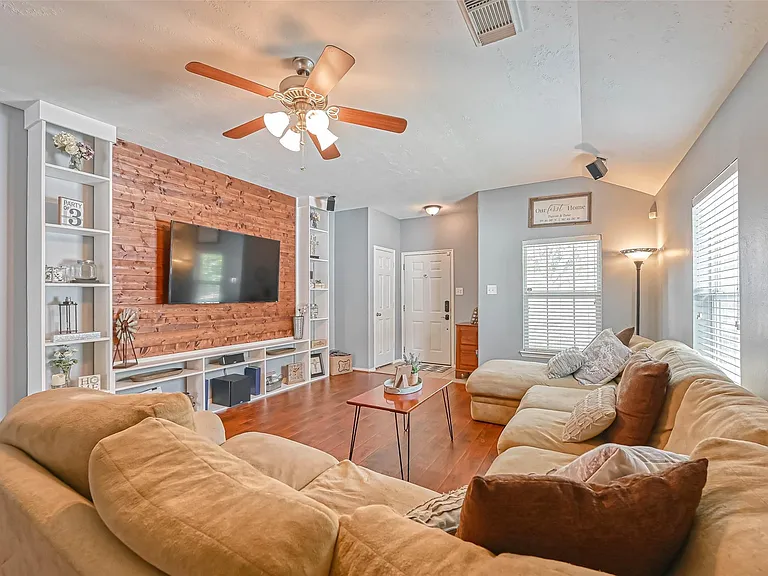 22210 Bellow Glen Dr — Photo 5