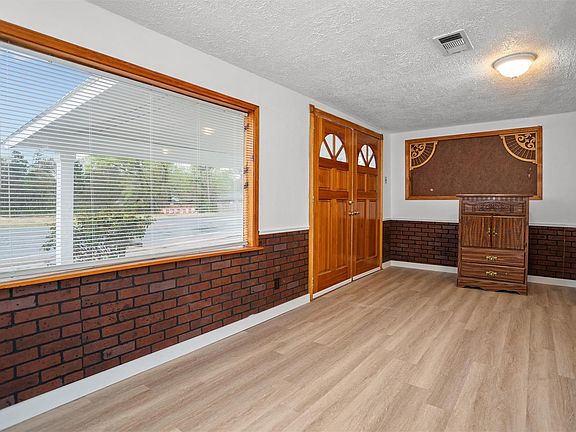 5th image of 801 Shermell St