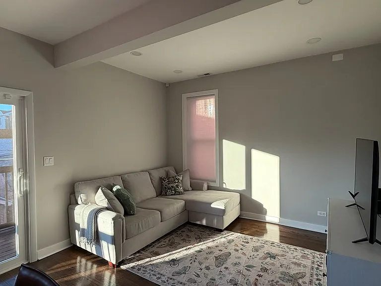 Second living room / eat-in kitchen