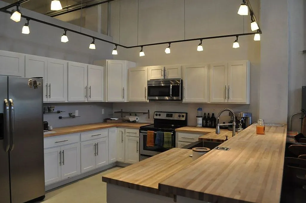 2 bed, 2.0 bath, 1200 sqft, $1,950 — Photo 2