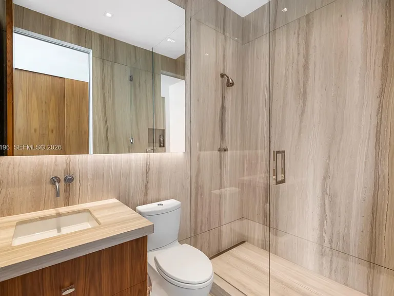 825 E Dilido Dr — Photo 27