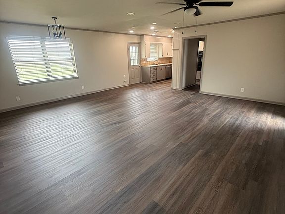 5th image of 3227 Caroline Dr