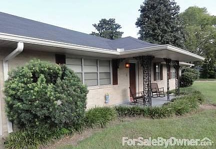 CORNER LOT
						:
						With Security System and auto garage door