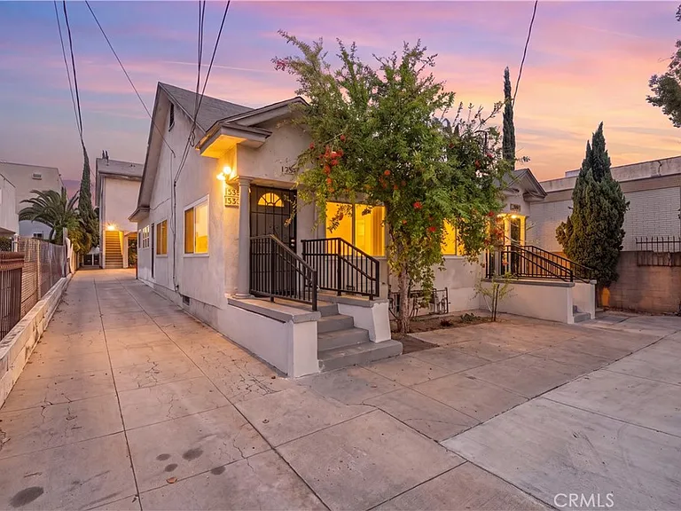 1530 N Mariposa Ave — Photo 1