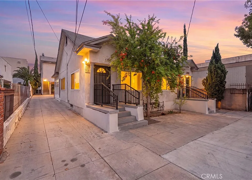 1530 N Mariposa Ave