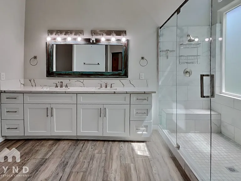 1421 W Maplewood St — Photo 12
