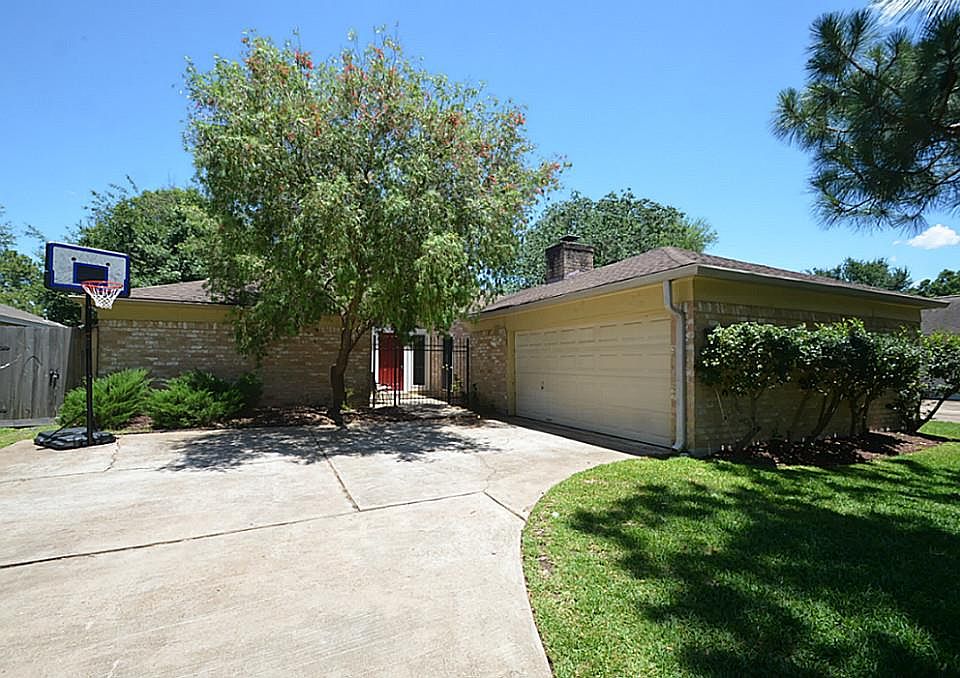 1st image of 20230 Pittsford Dr