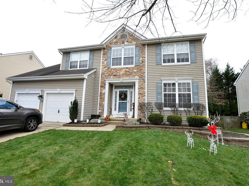 1st image of 8 Greenbriar Ct